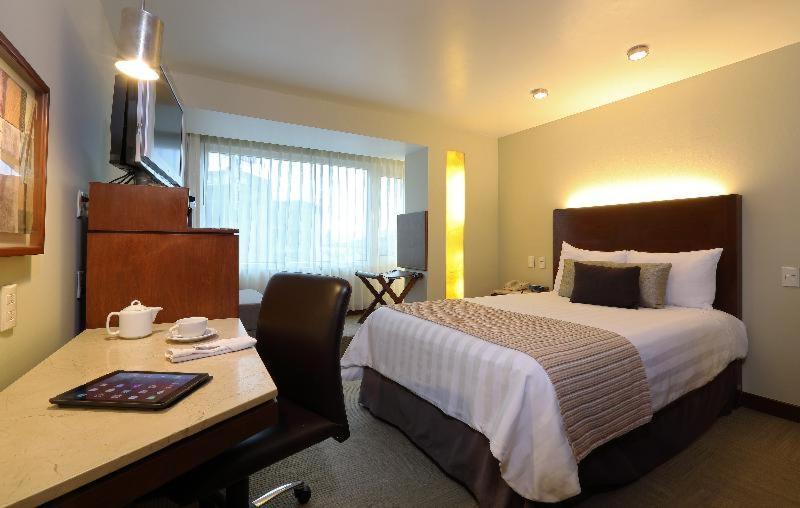 ホテル エンポリオ レフォルマ メキシコシティ 部屋 写真 A typical room at the hotel