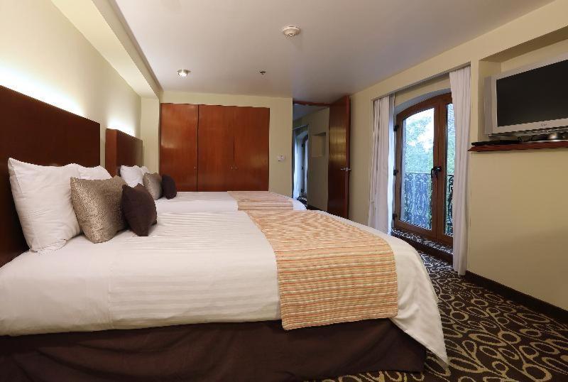 ホテル エンポリオ レフォルマ メキシコシティ 部屋 写真 A room at the hotel