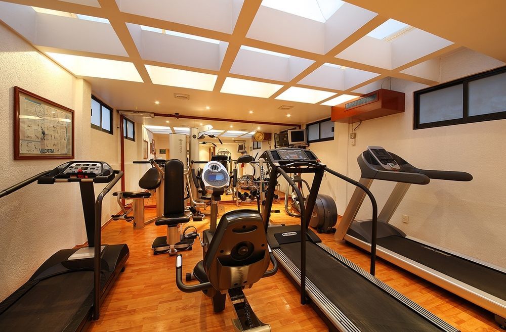 ホテル エンポリオ レフォルマ メキシコシティ エクステリア 写真 A gym in a hotel
