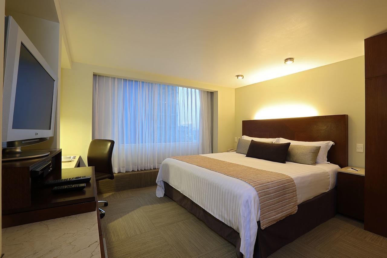 ホテル エンポリオ レフォルマ メキシコシティ 部屋 写真 A bedroom at the hotel