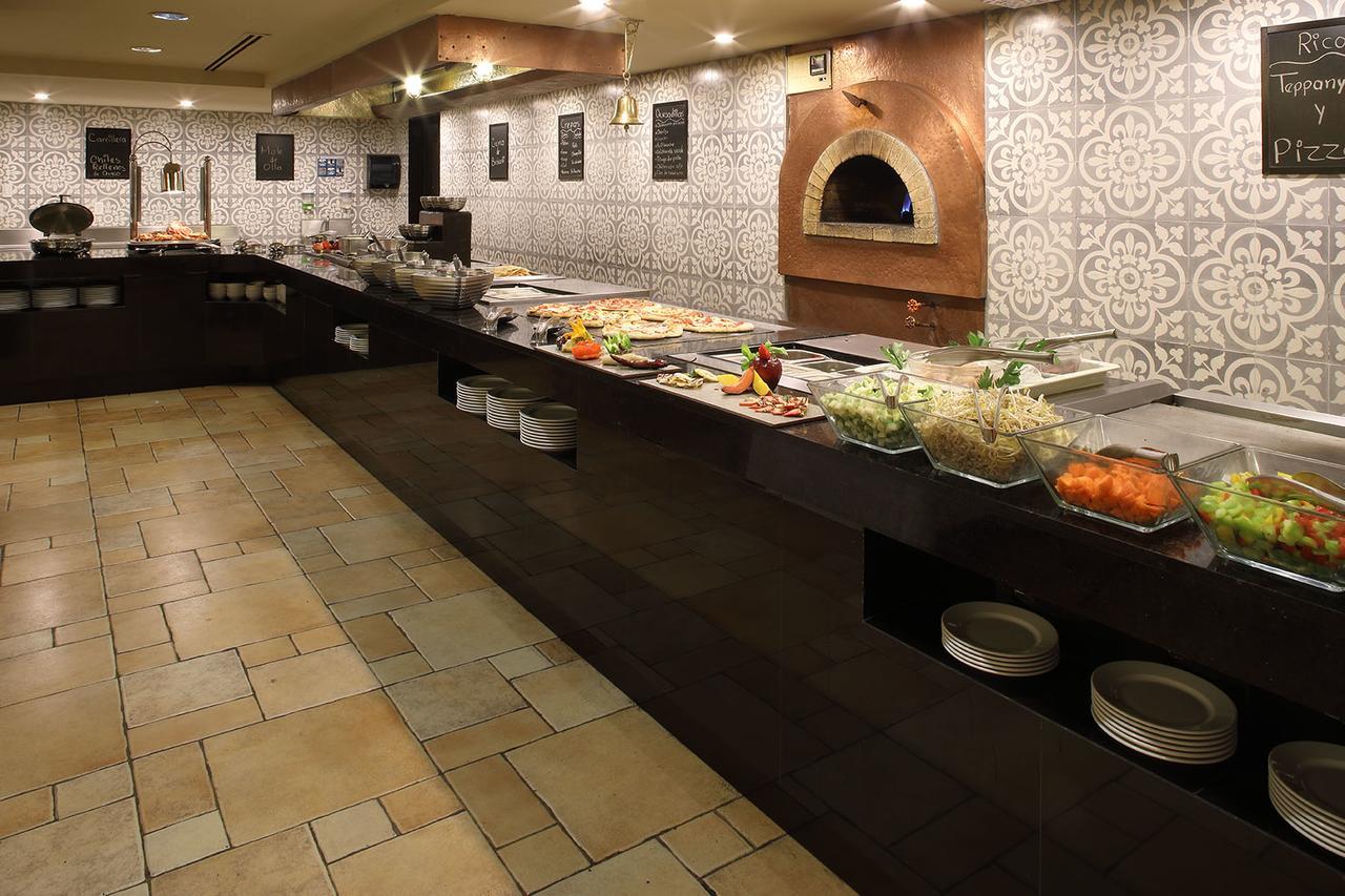 ホテル エンポリオ レフォルマ メキシコシティ エクステリア 写真 A buffet at a restaurant
