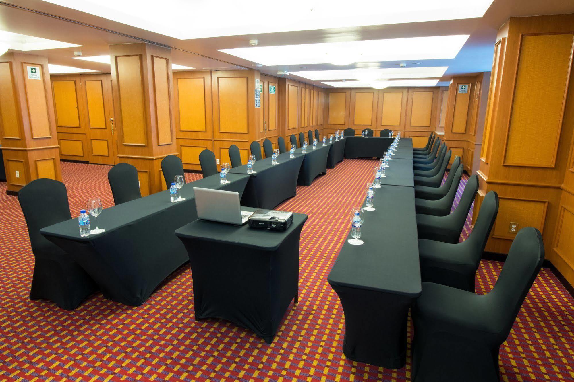 ホテル エンポリオ レフォルマ メキシコシティ エクステリア 写真 A meeting room at a hotel